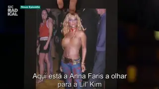 Anna Faris: "A Lil' Kim estava mesmo atrás de mim e usava adesivos nos mamilos"