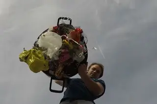 Kayak feito com balões