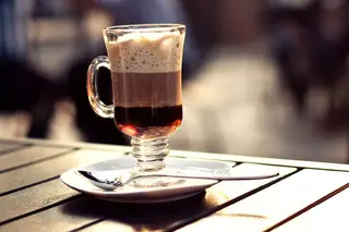 Estas bebidas são a melhor companhia para o fim de semana frio que aí vem