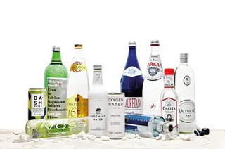 Águas com narrativa: boa para a obstipação (Mehrner Quelle), a bebida por Luís XIV (Chateldon 1650), promete longevidade (Rosemary Water) e repõe o oxigénio perdido com o exercício físico intenso (Oxygen Water e Oxygizer)