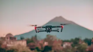 Pode um drone transportar medicamentos e análises de sangue? A inovação vem de uma empresa do Porto